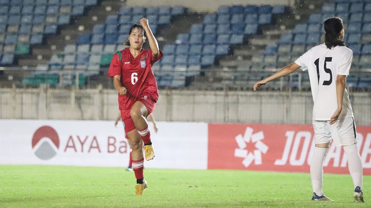 গোলের পর মনিকার উদ্‌যাপন