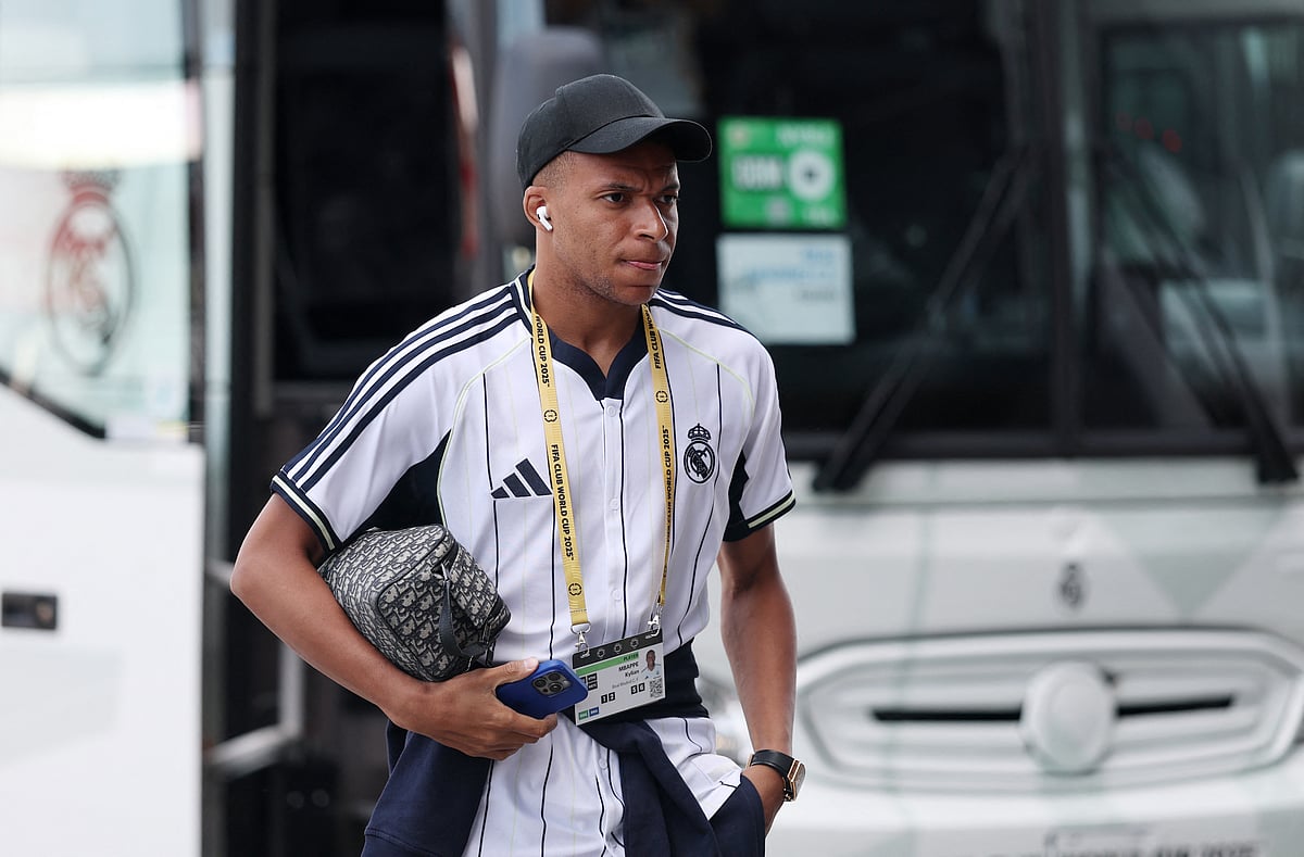 কিলিয়ান এমবাপ্পেকে রেখে চলে গেছে রিয়াল মাদ্রিদের টিম বাস