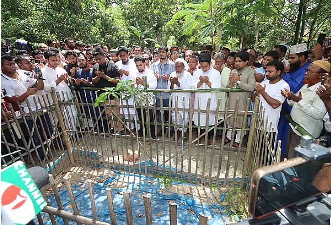 রংপুরের পীরগঞ্জে শহীদ আবু সাঈদের কবর জিয়ারতের পর ‘জুলাই পদযাত্রা’ শুরু এনসিপির নেতাকর্মীরা