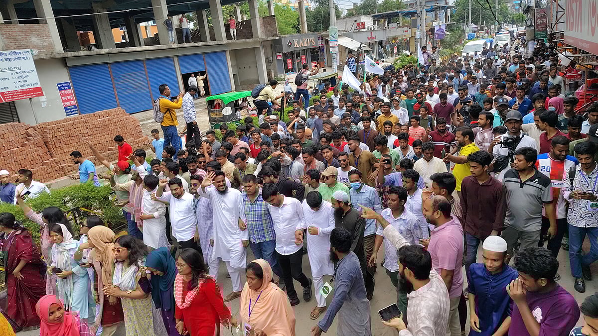 এনসিপির জুলাই পদযাত্রা। আজ রোববার চাঁপাইনবাবগঞ্জ শহরের বাতেন খাঁর মোড়ে