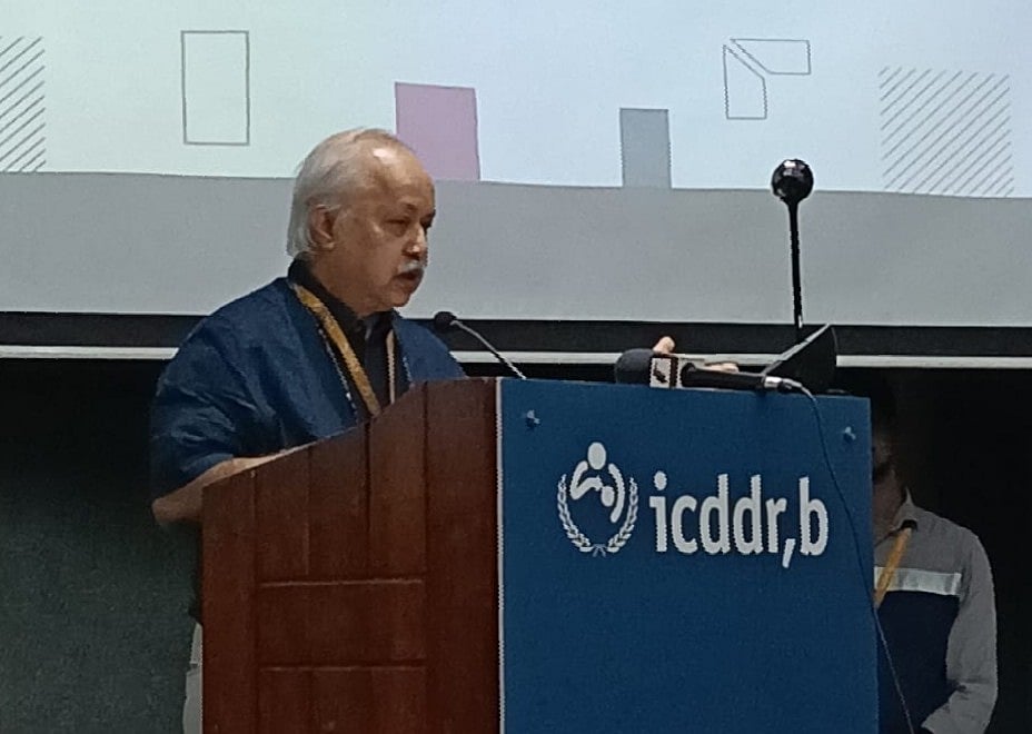 পুষ্টি নিয়ে গবেষণা প্রকল্পের পরিচালক ও আইসিডিডিআরবির প্রফেসর ইমিরেটাস শামস এল আরিফিন বক্তব্য দিচ্ছেন