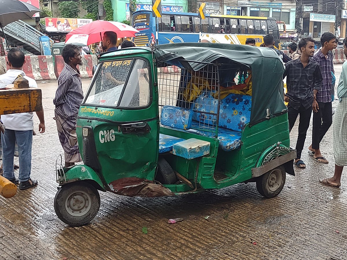 লরির ধাক্কায় ক্ষতিগ্রস্ত অটোরিকশা। এ ঘটনায় মৃত্যু হয় এক শিশুর। আজ বিকেলে মিরসরাই উপজেলা সদরের কলেজ রোডের মাথায় ঢাকা-চট্টগ্রাম মহাসড়ক থেকে তোলা