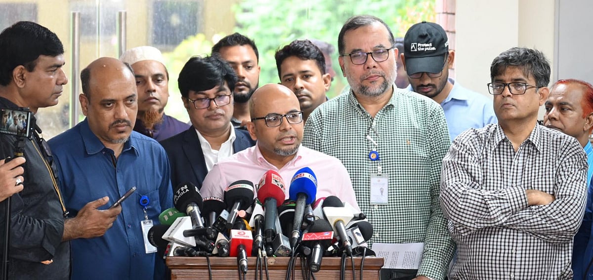 প্রধান উপদেষ্টার ডাক, টেলিযোগাযোগ ও তথ্যপ্রযুক্তি মন্ত্রণালয়বিষয়ক বিশেষ সহকারী ফয়েজ আহমদ তৈয়্যব আজ সোমবার বিকেলে রাজধানীর ফরেন সার্ভিস একাডেমিতে সমসাময়িক বিষয় নিয়ে সাংবাদিকদের ব্রিফ করেন