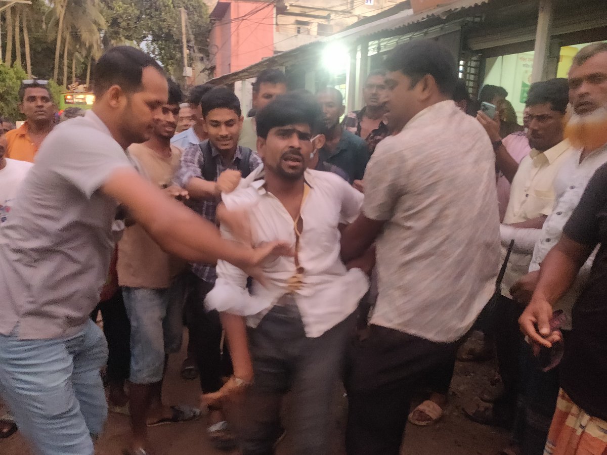 জয়পুরহাটে চাকু মানিককে গ্রেপ্তার করেছে পুলিশ। গতকাল সোমবার সন্ধ্যায়