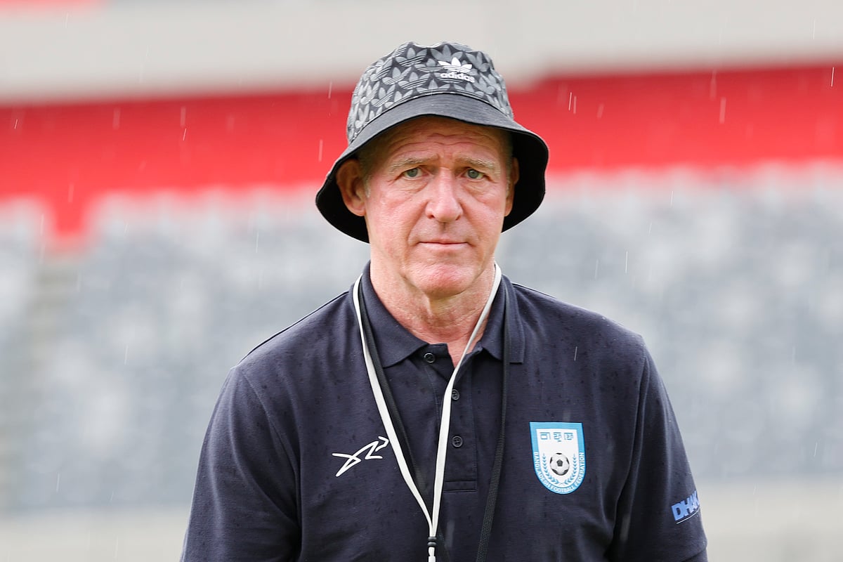 বাংলাদেশ নারী ফুটবল দলের প্রধান কোচ পিটার বাটলার