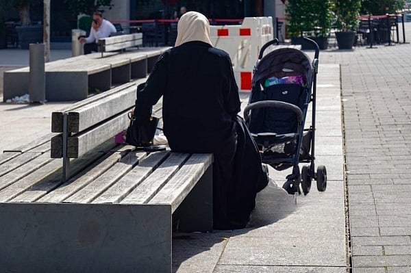 কোনো মা এক বা একাধিক সন্তানকে লালন–পালন করতে হিমশিম খাচ্ছেন