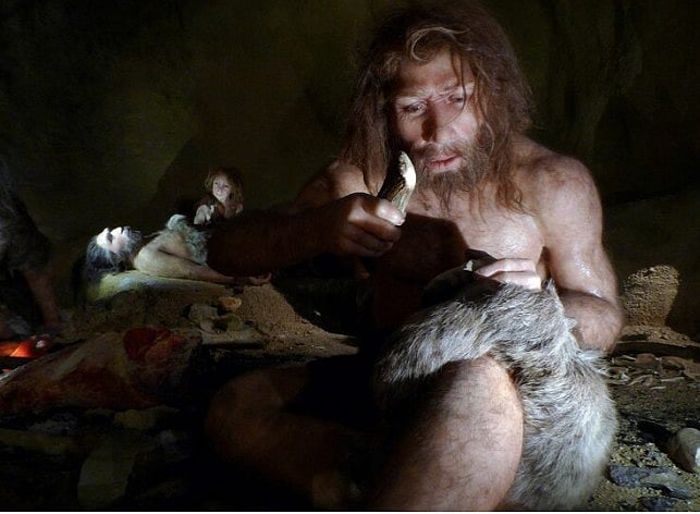 ক্রোয়েশিয়ার একটি মিউজিয়ামে নিয়ান্ডারথাল পরিবারের প্রতিকৃতি