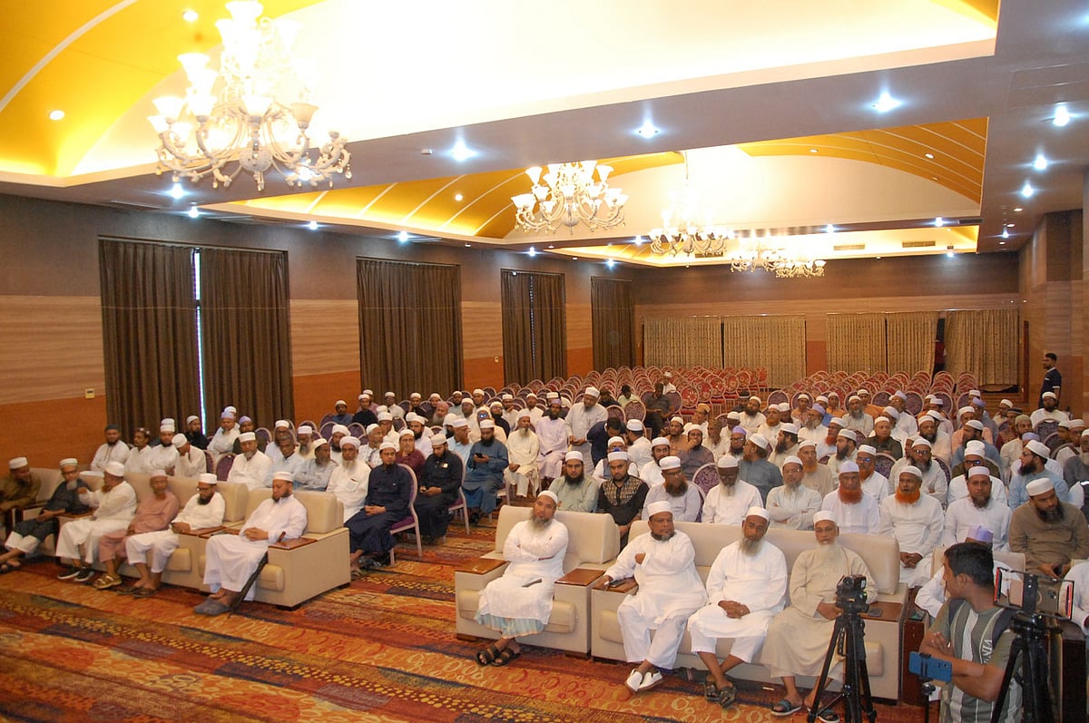হেফাজতে ইসলাম বাংলাদেশের সিলেট মহানগর শাখার পূর্ণাঙ্গ কমিটির পরিচিতি অনুষ্ঠান। বুধবার সিলেট নগরের একটি রেস্তোরাঁয়