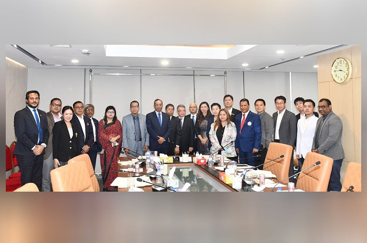 আজ বুধবার রাজধানীর গুলশানে এফবিসিসিআই ও থাই-বাংলাদেশ বিজনেস কাউন্সিলের মধ্যে অনুষ্ঠিত সভায় উপস্থিত অতিথি ও ব্যবসায়ী প্রতিনিধিরা