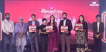 ওয়ালটনের নতুন মডেলের যাত্রীবাহী গাড়ির ব্যাটারি ‘গ্রাভিটন’-এর উদ্বোধনী অনুষ্ঠানে উপস্থিত জনপ্রিয় কণ্ঠশিল্পী তাহসান খানসহ প্রতিষ্ঠানের ঊর্ধ্বতন কর্মকর্তারা