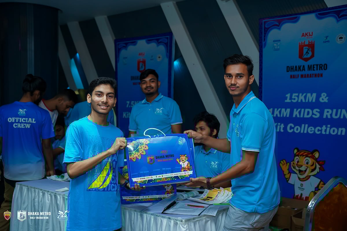 নানা বয়সী দৌড়বিদ অংশ নিচ্ছেন এই ম্যারাথনে