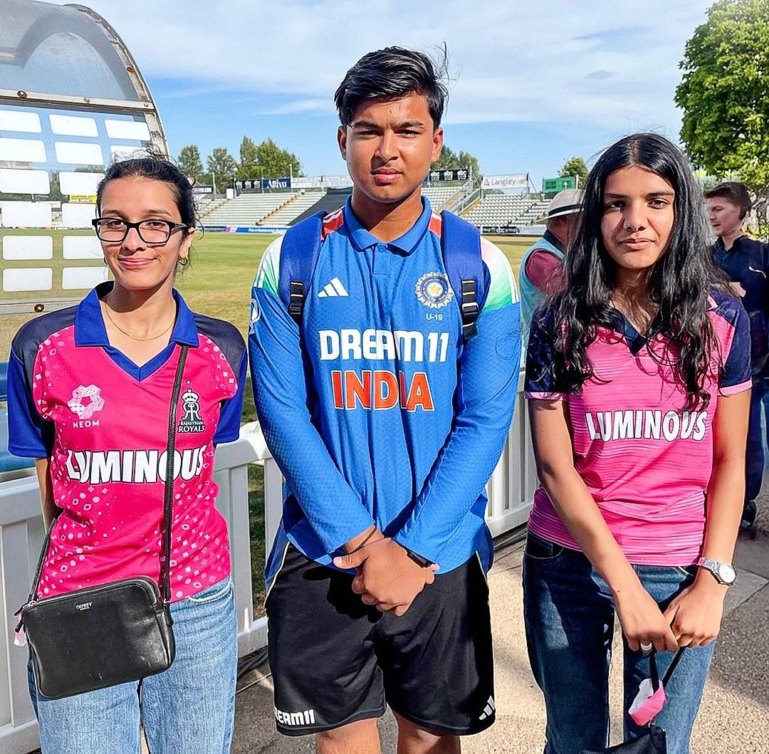 সূর্যবংশীর সঙ্গে দুই ভক্ত