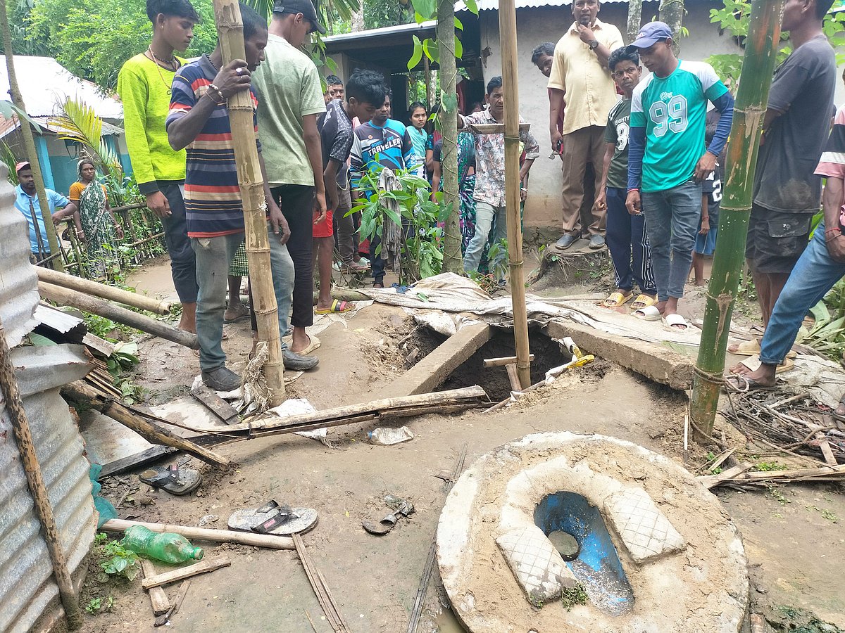 মৌলভীবাজারের শ্রীমঙ্গল উপজেলার হরিণছড়া চা-বাগানে সেপটিক ট্যাংকে নেমে চারজনের মৃত্যু হয়েছে। আজ বৃহস্পতিবার তোলা