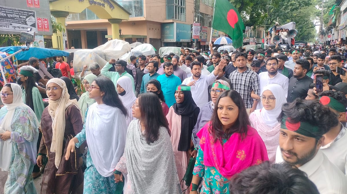 মাগুরা শহরে পদযাত্রায় এনসিপির নেতারা। আজ বৃহস্পতিবার কলেজ রোডে