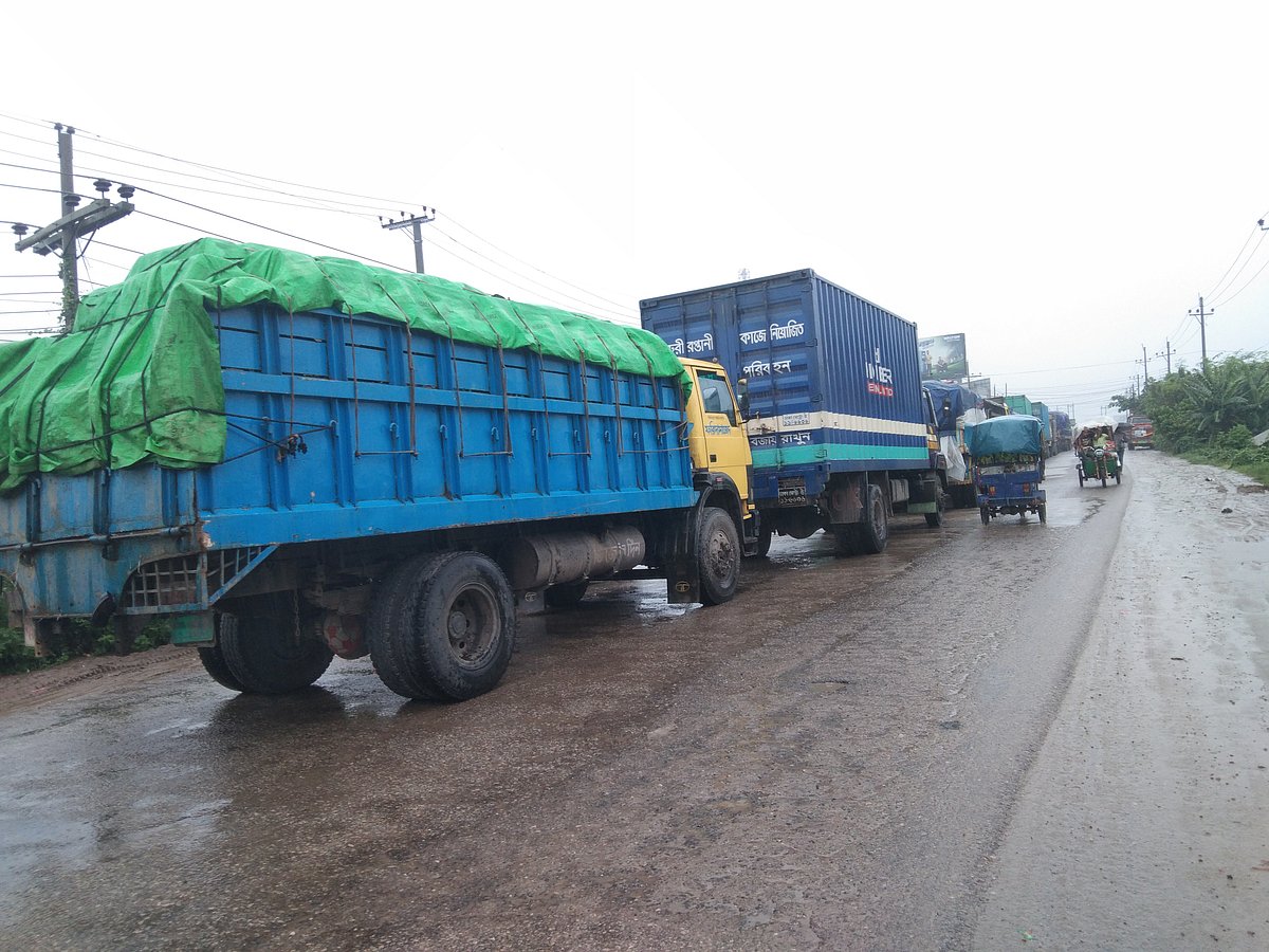 ঢাকা-সিলেট মহাসড়কের ব্রাহ্মণবাড়িয়া অংশে ১৫ কিলোমিটার যানজটের সৃষ্টি হয়েছে। আজ বৃহস্পতিবার