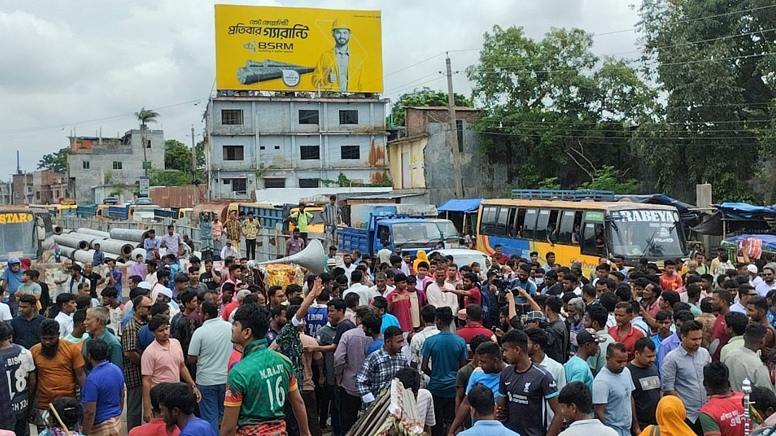 দ্রুত ইপিজেড বাস্তবায়নের দাবিতে গাইবান্ধার গোবিন্দগঞ্জ উপজেলা সদরের চারমাথা এলাকায় মহাসড়ক অবরোধ। আজ দুপুর ১২টার দিকে ঢাকা-রংপুর জাতীয় মহাসড়কে