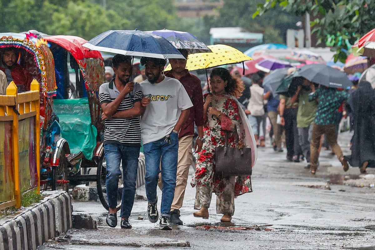 রাজধানীসহ দেশের বিভিন্ন স্থানে কয়েক দিন ধরে বৃষ্টি হচ্ছে। গতকাল বুধবার ঢাকায়
