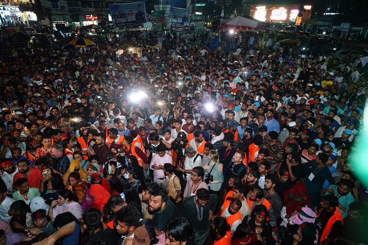 এনসিপির পথসভা। আজ শুক্রবার রাতে খুলনার শিববাড়ী মোড়ে