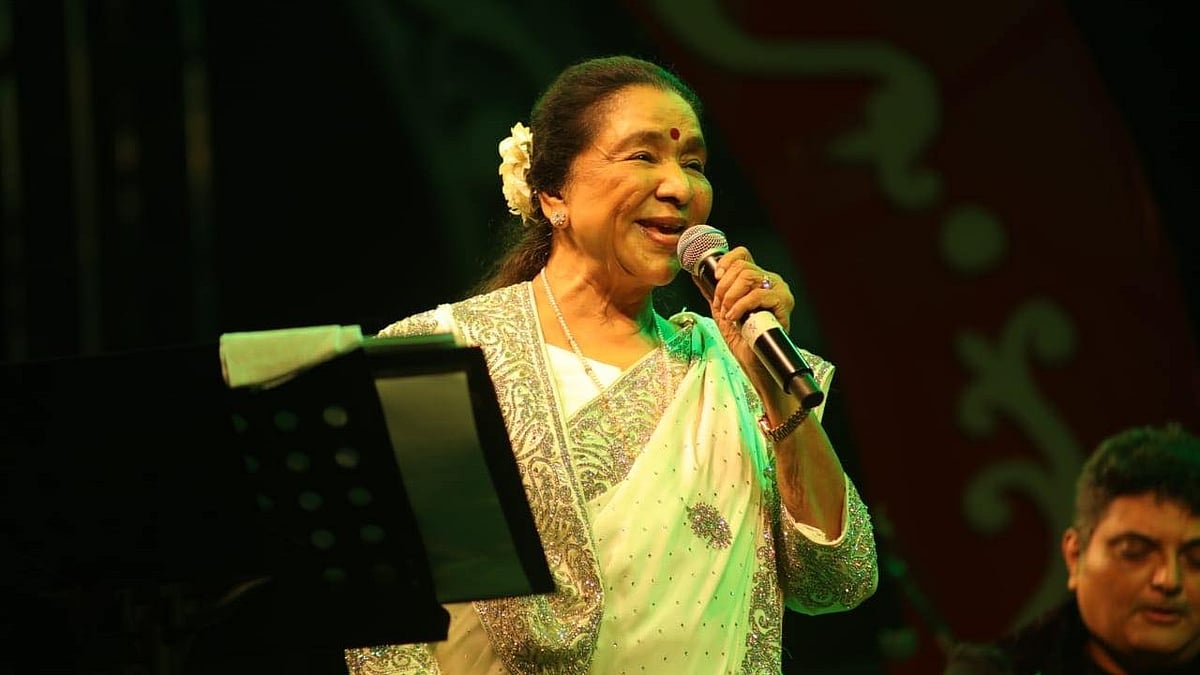 আশা ভোসলে। শিল্পীর ফেসবুক থেকে