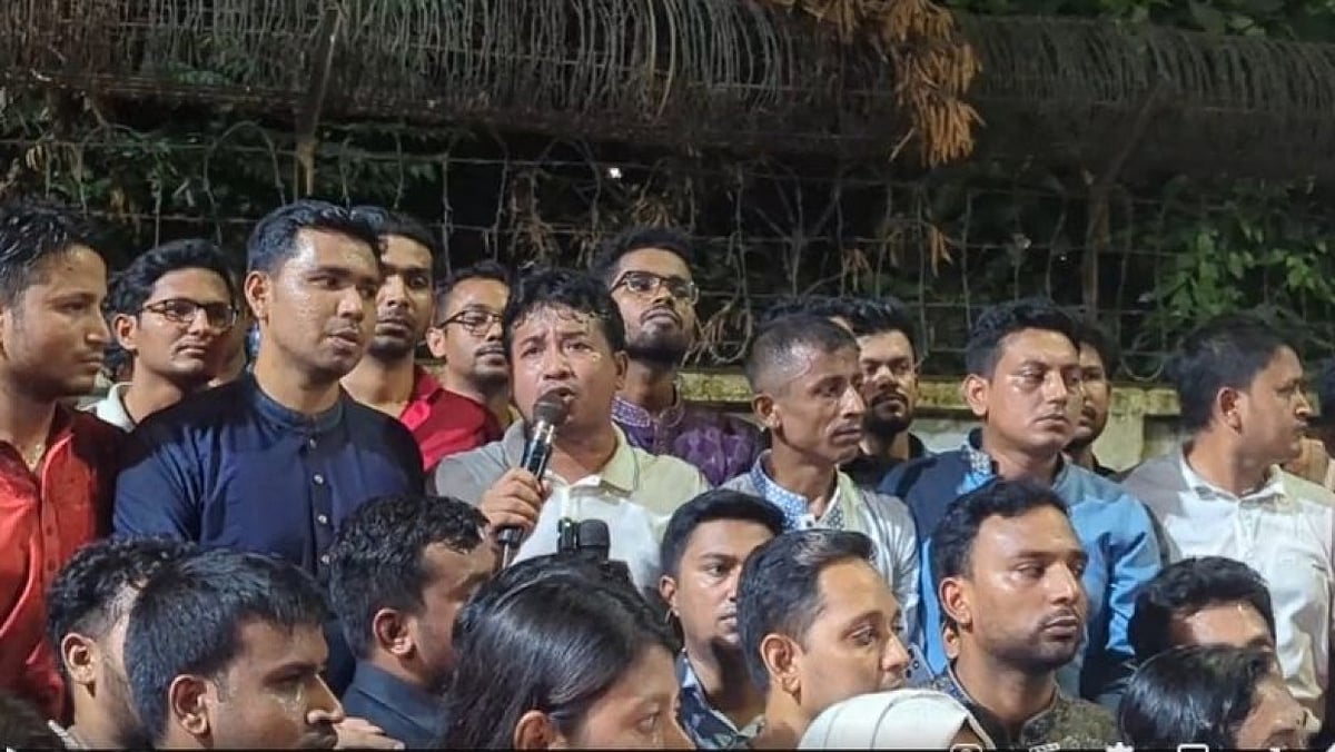 পুরান ঢাকায় ব্যবসায়ী হত্যার বিচার দাবিতে বিক্ষোভ মিছিল করেছে জাতীয়তাবাদী ছাত্রদল ঢাকা বিশ্ববিদ্যালয় শাখা