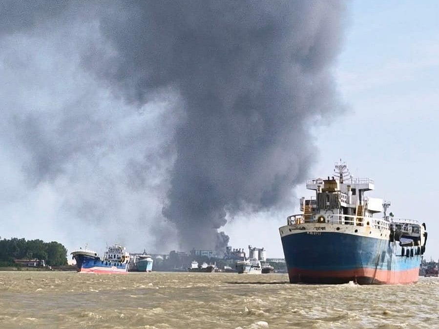 কর্ণফুলী রপ্তানি প্রক্রিয়াকরণ এলাকার একটি ফোম কারখানায় আগুন