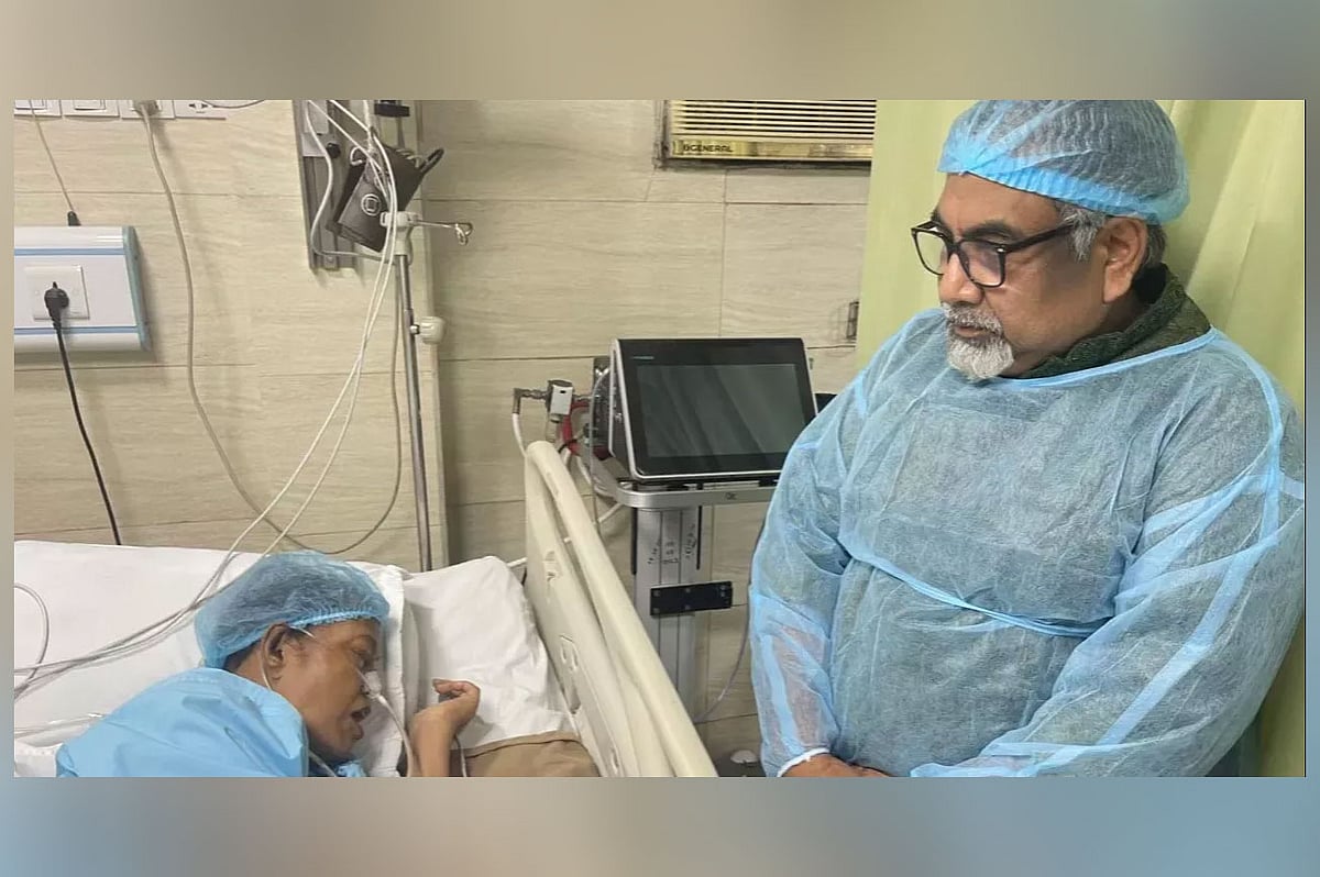 রাজধানীর আয়েশা মেমোরিয়াল হাসপাতালে চিকিৎসাধীন ফরিদা পারভীনের শারীরিক অবস্থার খবর জানতে বুধবার রাতে বিএনপির যুগ্ম মহাসচিব সৈয়দ এমরান সালেহ প্রিন্সকে হাসপাতালে পাঠিয়েছিলেন দলটির চেয়ারপারসন খালেদা জিয়া