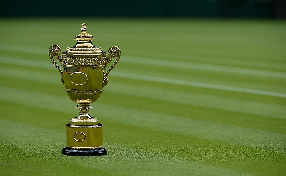 উইম্বলডনে ছেলেদের এককে চ্যাম্পিয়নকে এই ট্রফি দেওয়া হয়