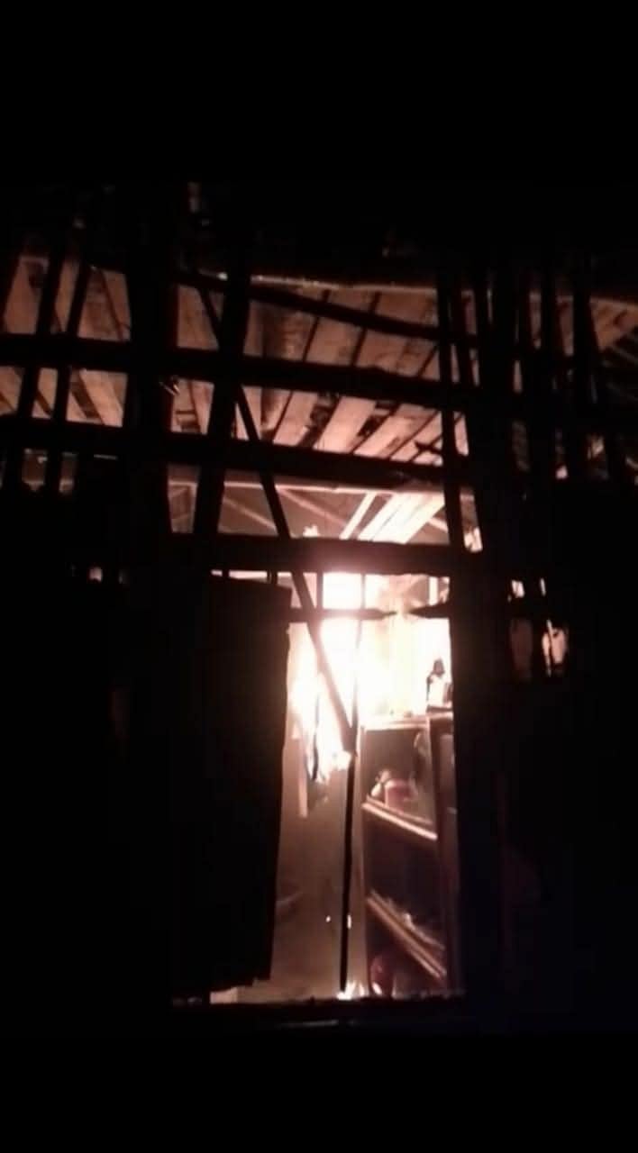 হামলার সময় স্বেচ্ছাসেবক দলের নেতা লাল চাঁদের ভাই সুবেল আহম্মেদের বসতঘরে আগুন দেওয়া হয়