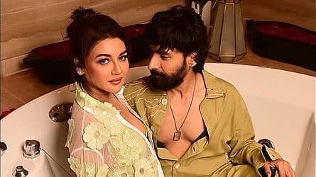 Ayol onlayn soradi va yutadi