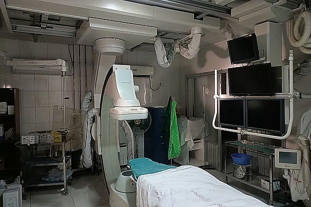 চট্টগ্রাম মেডিকেল কলেজ হাসপাতালের হৃদ্‌রোগ বিভাগের একমাত্র ক্যাথল্যাব