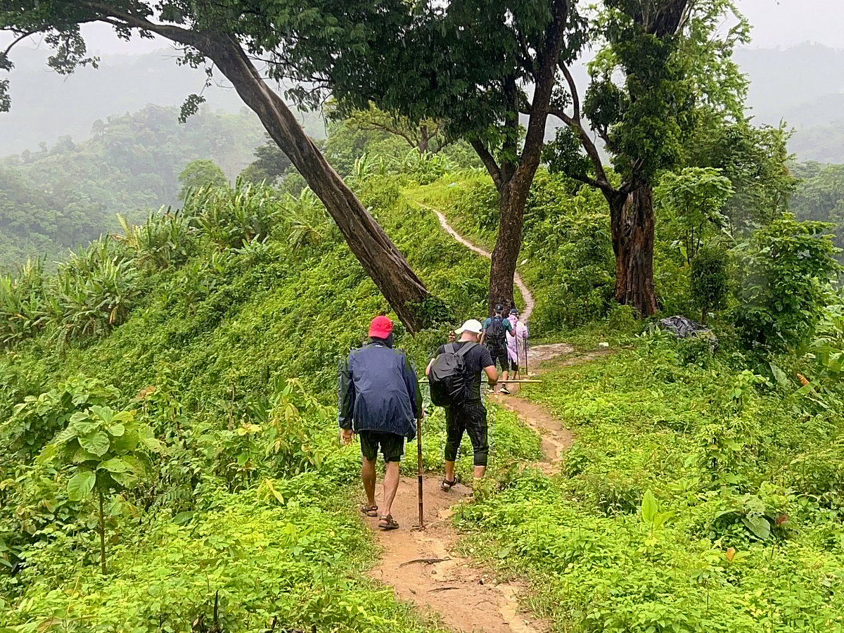 বর্ষায় প্রাণ ফিরে পাওয়া পাহাড়ে