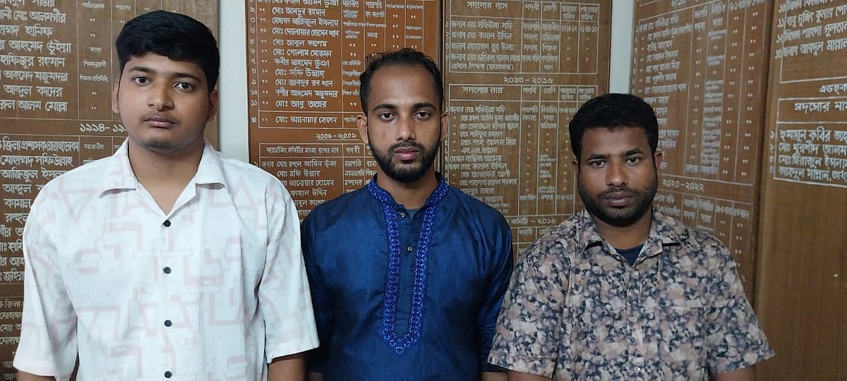 উপসহকারী কৃষি কর্মকর্তা পদের পরীক্ষায় তিনজন ভুয়া পরীক্ষার্থীকে আটক করা হয়েছে