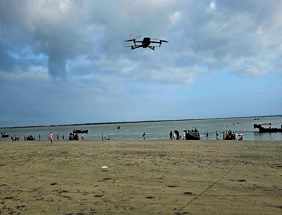 ড্রোন উড়িয়ে সাগরে নিখোঁজ অরিত্র হাসানের সন্ধান চলছে। আজ সকালে