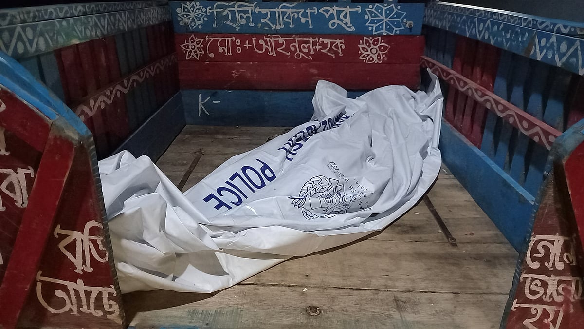 দিনাজপুরের হাকিমপুর পৌর শহরে চোর সন্দেহে পিটিয়ে হত্যা করা বাবুল হোসেনের লাশ উদ্ধার করেছে পুলিশ