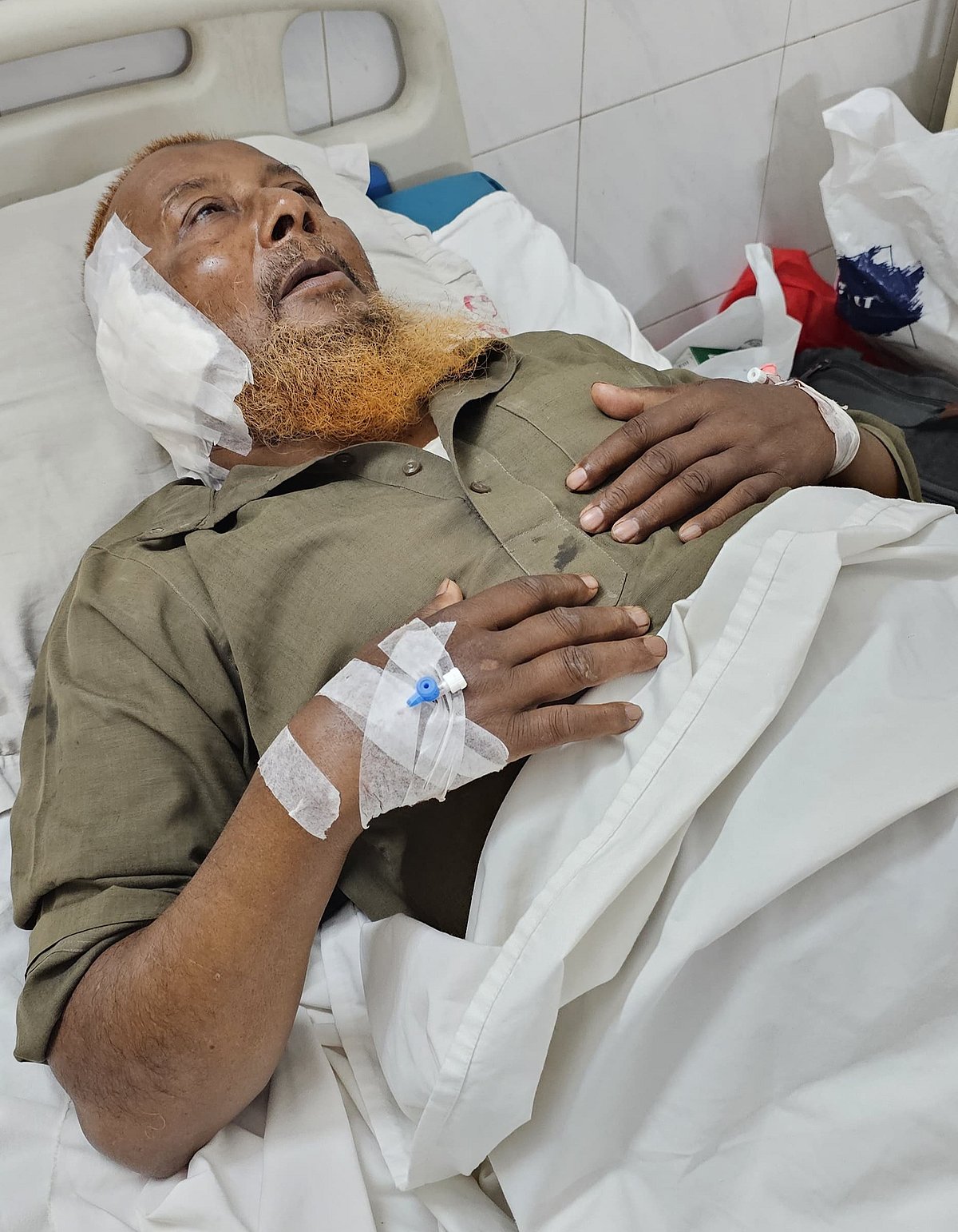 ঢাকার হলিফ্যামিলি হাসপাতালে  চিকিৎসা নিচ্ছেন আহত নূর রহমান