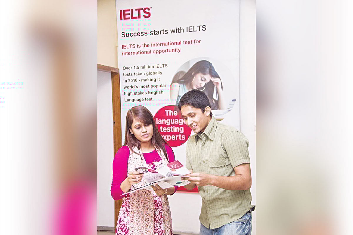 বিদেশে পড়তে যাওয়ার আগে চাই ভালো আইইএলটিএস স্কোর। মডেল: শিমু ও সামি