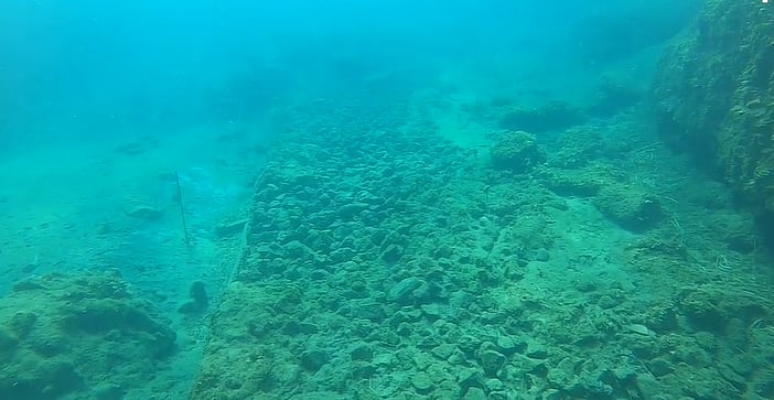 ইতালির ইসকিয়া দ্বীপের উপকূলে পানির তলদেশে হারিয়ে যাওয়া আয়নারিয়া শহর