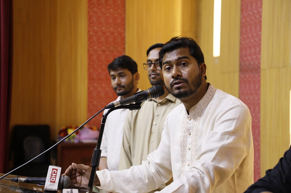 চট্টগ্রাম প্রেস ক্লাবে আয়োজিত সভায় বক্তব্য দেন গণ অধিকার পরিষদের সভাপতি নুরুল হক নুর। আজ সকালে প্রেস ক্লাবের জুলাই স্মৃতি হলে