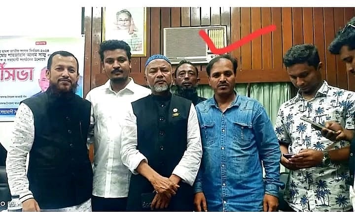 ব্রাহ্মণবাড়িয়া-২ (আশুগঞ্জ-সরাইল) আসনের আওয়ামী লীগের সাবেক সংসদ সদস্য শাহজাহান সাজুর ডান পাশে এনসিপির উপজেলা সমন্বয় কমিটির সদস্য নবি হোসেন