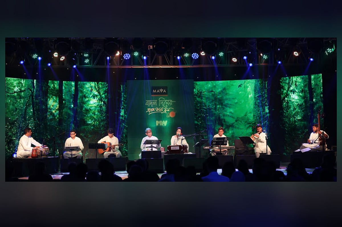 ‘বাদল দিনের প্রথম কদম ফুল’ শীর্ষক আয়োজনের প্রতিটি পরিবেশনা ছিল অনন্য। ঢাকা, ১২ জুলাই