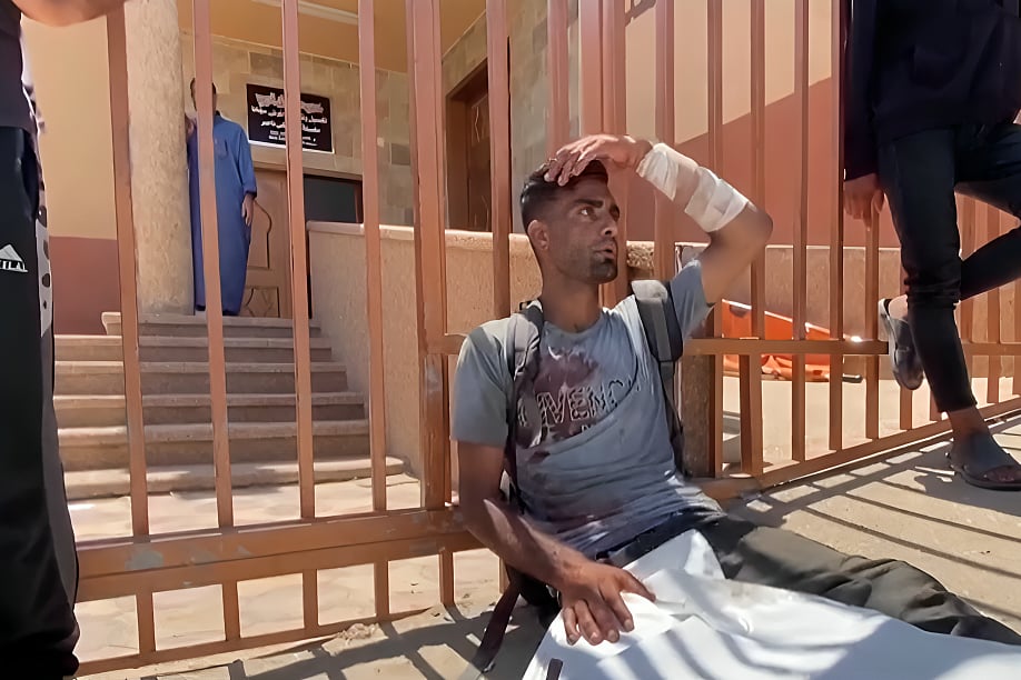 ত্রাণ নিতে আসা ক্ষুধার্ত ফিলিস্তিনিদের ওপর ইসরায়েলি সেনাদের গুলিতে গতকাল শনিবারও অন্তত ৩৪ জন নিহত হয়েছেন