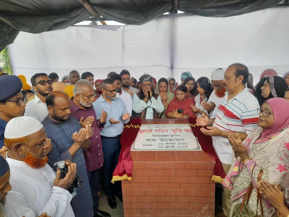 যশোর সদরে জুলাই শহীদ স্মৃতিস্তম্ভের নির্মাণ কার্যক্রমের উদ্বোধন করেন জেলা প্রশাসক মো. আজাহারুল ইসলাম। আজ সকালে শহরের বকুলতলায়