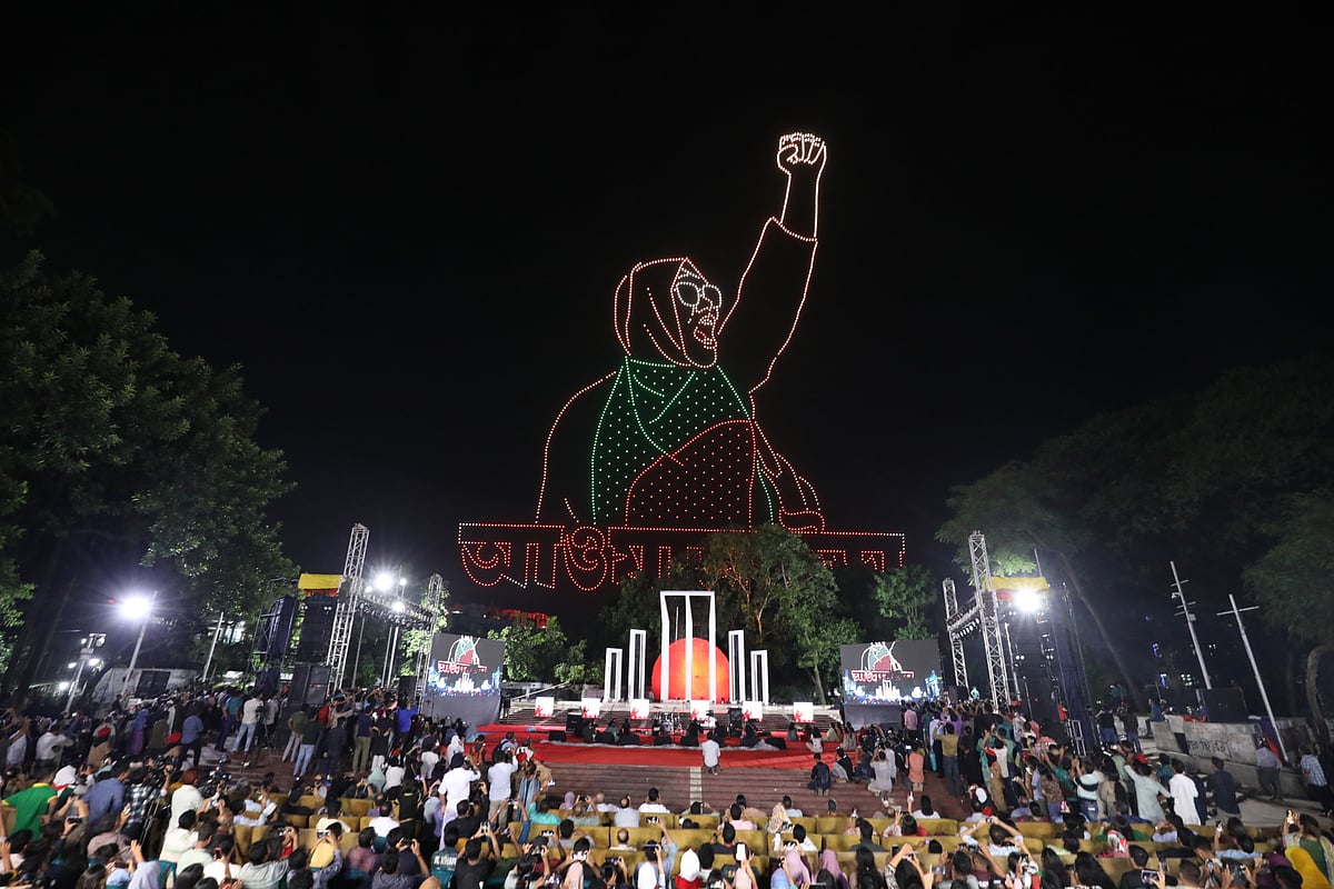 ২০২৪ সালের ১৪ জুলাই ঢাকা বিশ্ববিদ্যালয়ের নারী শিক্ষার্থীরা হলের তালা ভেঙে বাইরে বেরিয়ে এসে আওয়ামী লীগ সরকারের বিরুদ্ধে নানা স্লোগান দেন, যা জুলাই আন্দোলনের গুরুত্বপূর্ণ বাঁকবদল হিসেবে বিবেচিত হয়। গতকাল কেন্দ্রীয় শহীদ মিনারে