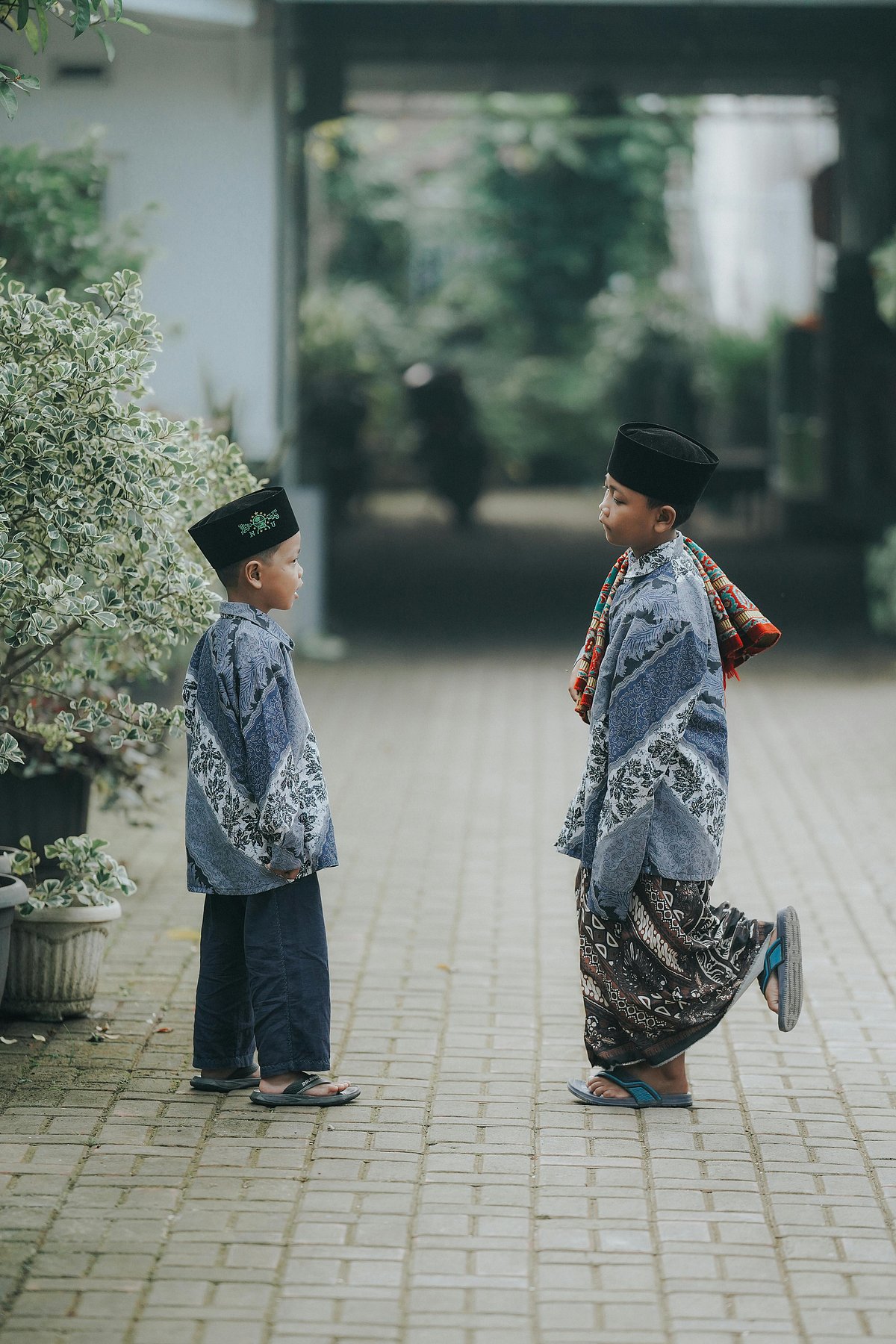 ভালো বন্ধু খুঁজে পাওয়া সহজ নয়।