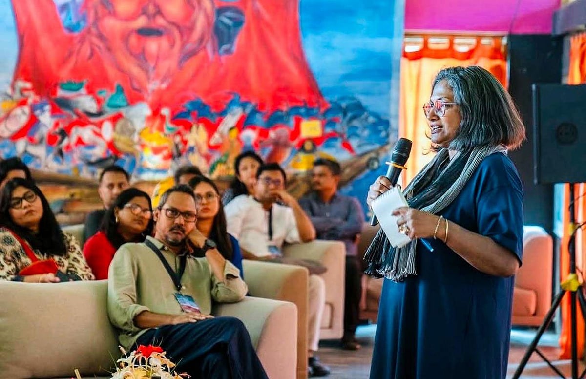 কক্সবাজারের প্যাঁচার দ্বীপ মারমেইড বিচ রিসোর্টে আয়োজিত দুই দিনব্যাপী স্থপতি সম্মেলনে বক্তব্য দেন মেরিনা তাবাসসুম