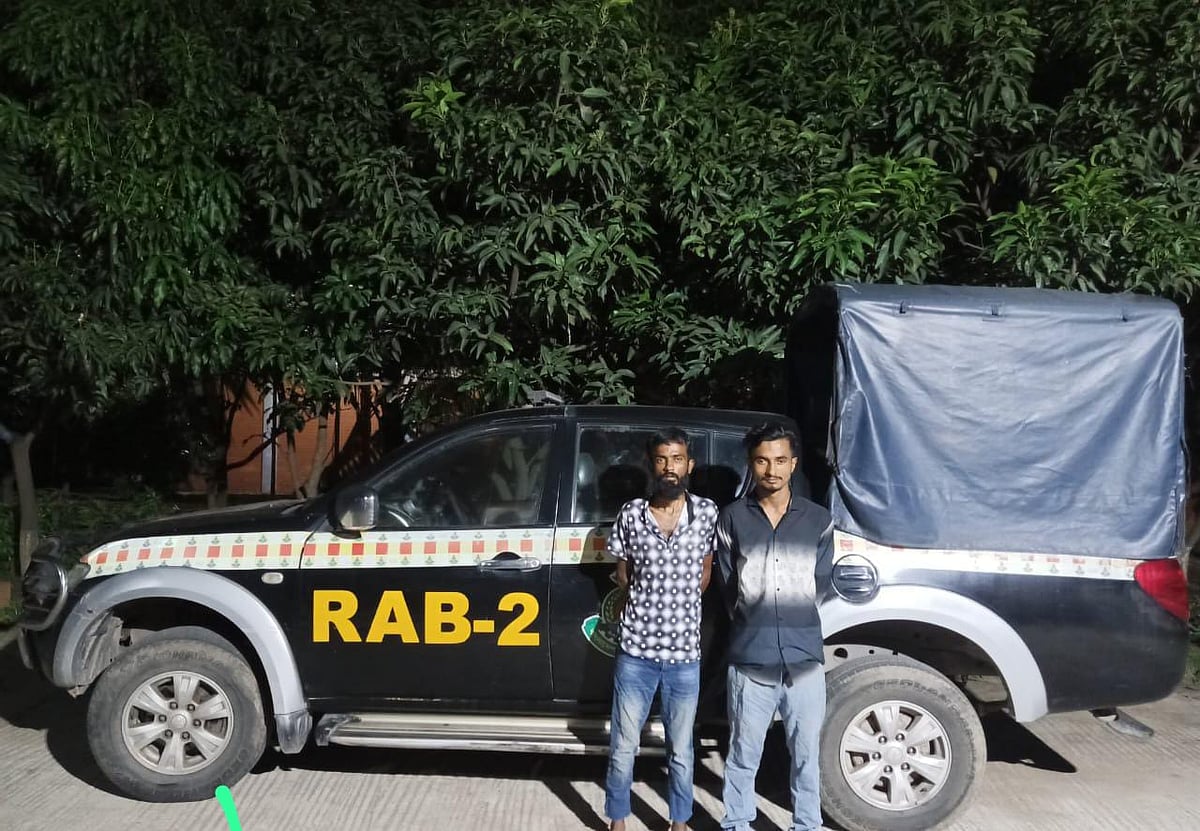 গ্রেপ্তার মো. আসাদ ওরফে আরশাদ ওরফে আয়েশা ও তাঁর সহযোগী ইউসুফ