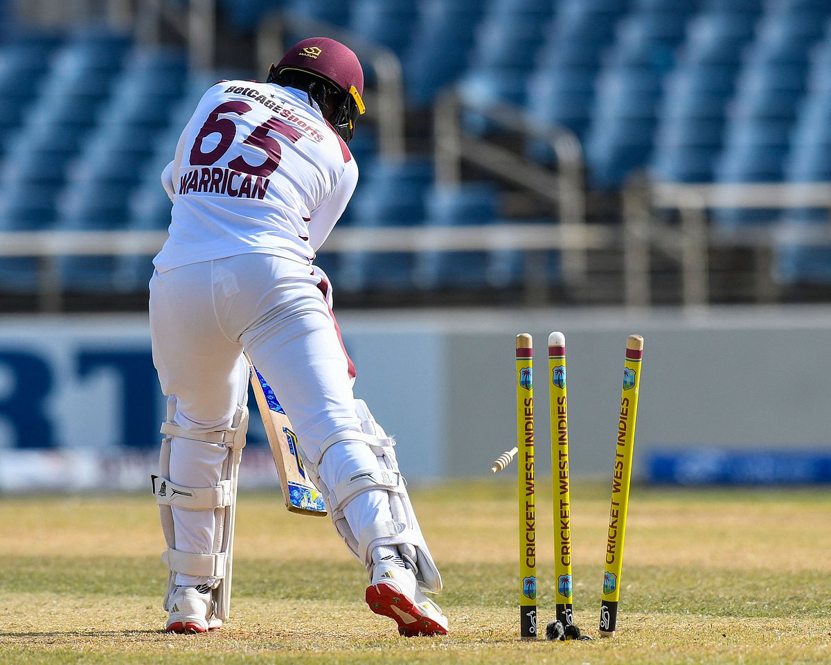 ওয়েস্ট ইন্ডিজের ব্যাটসম্যানেরা ছিলেন আসা যাওয়ার মিছিলে