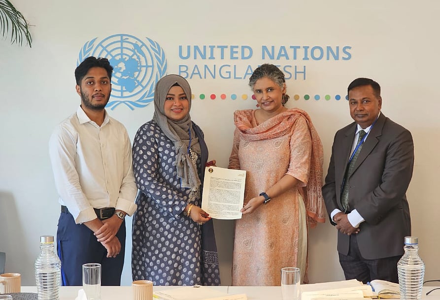 নিষিদ্ধঘোষিত ছাত্রলীগকে আন্তর্জাতিকভাবে সন্ত্রাসী সংগঠন ঘোষণা করতে জাতিসংঘের কাছে দাবি জানিয়ে স্মারকলিপি দেন আমার বাংলাদেশ (এবি) পার্টির প্রতিনিধিরা। মঙ্গলবার, জাতিসংঘের বাংলাদেশ দপ্তরে