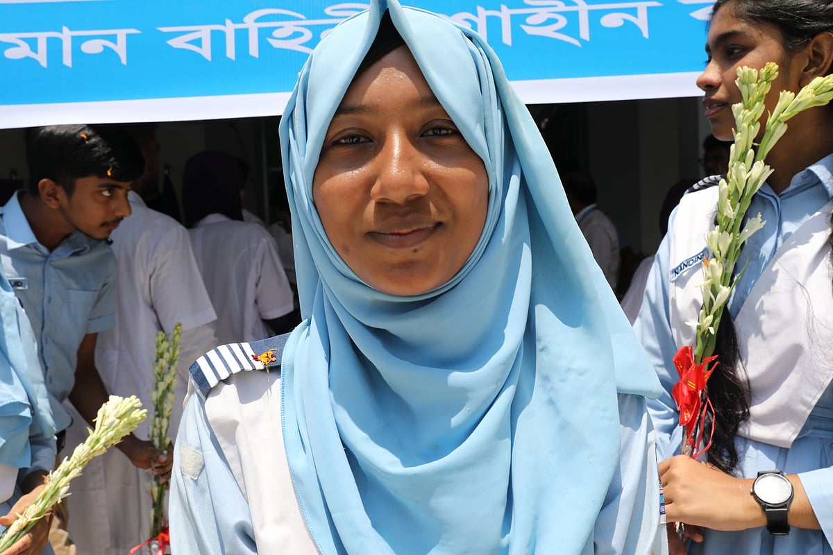 এসএসসি পরীক্ষায় রাজশাহী শিক্ষা বোর্ডে ১৩০০ নম্বরের মধ্যে ১২৮৩ নম্বর পেয়েছে স্বর্ণালী আক্তার