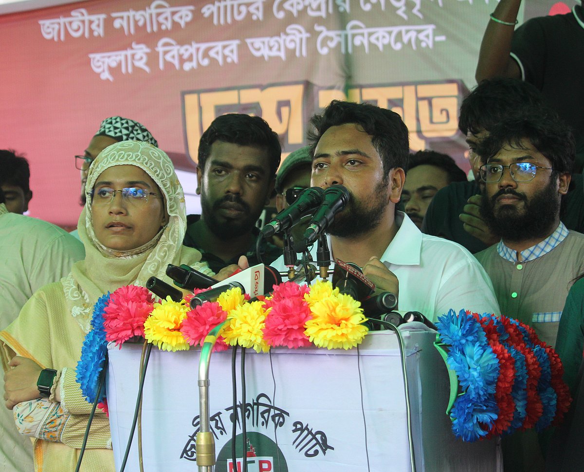 এনসিপির পথসভায় দলটির আহ্বায়ক নাহিদ ইসলাম। আজ মঙ্গলবার ভোলা প্রেসক্লাব চত্বরে